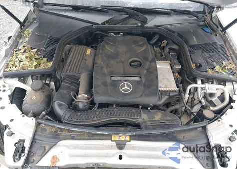 2018 Mercedes-Benz C 300 z USA, uszkodzony, nr VIN 55SWF4JB5JU268060